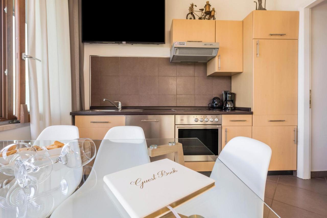 Residence La Mignon Oleandri توري ديل بيناكو المظهر الخارجي الصورة